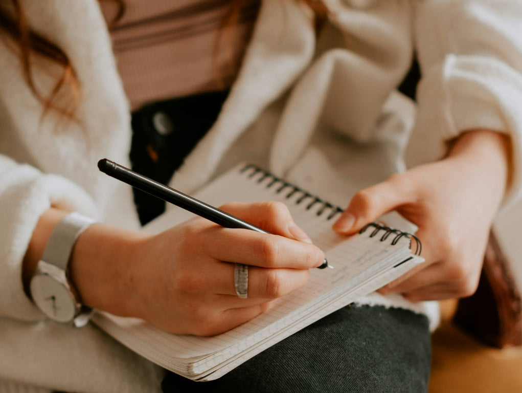 Crystals for Therapy: A Guide for Counsellors, Energy Workers and Self-Healers