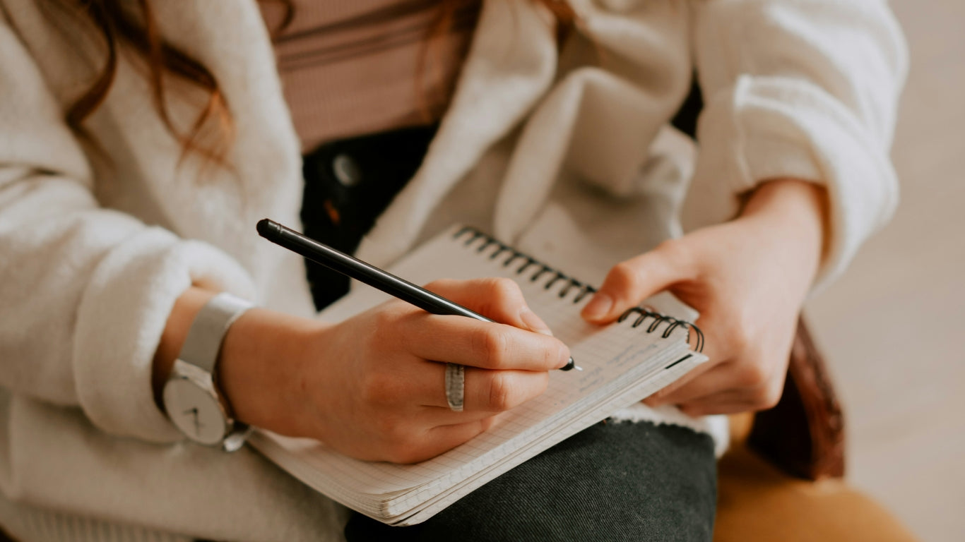 Crystals for Therapy: A Guide for Counsellors, Energy Workers and Self-Healers